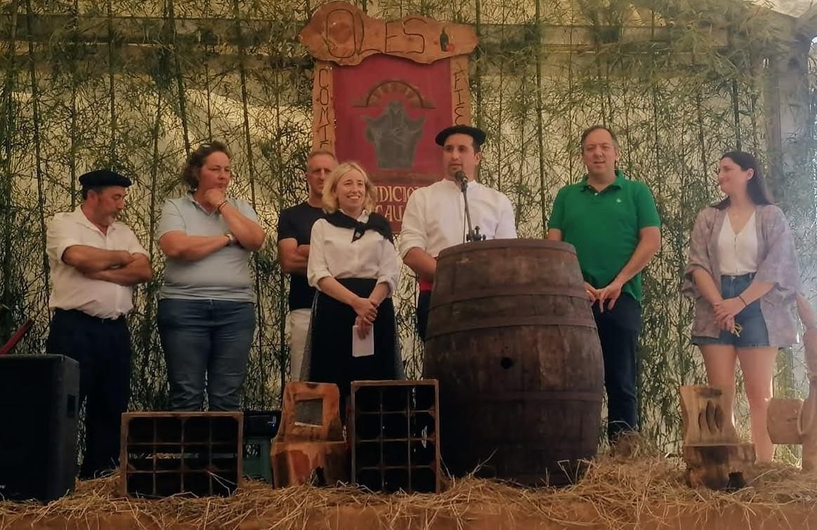 Lleno total en el Mercáu Tradicional de Oles: así se vive una de las citas del verano en Villaviciosa