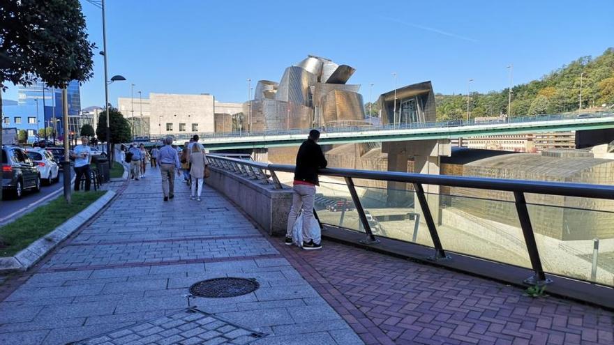 Desalojan el Museo Guggenheim de Bilbao y los alrededores por un paquete sospechoso