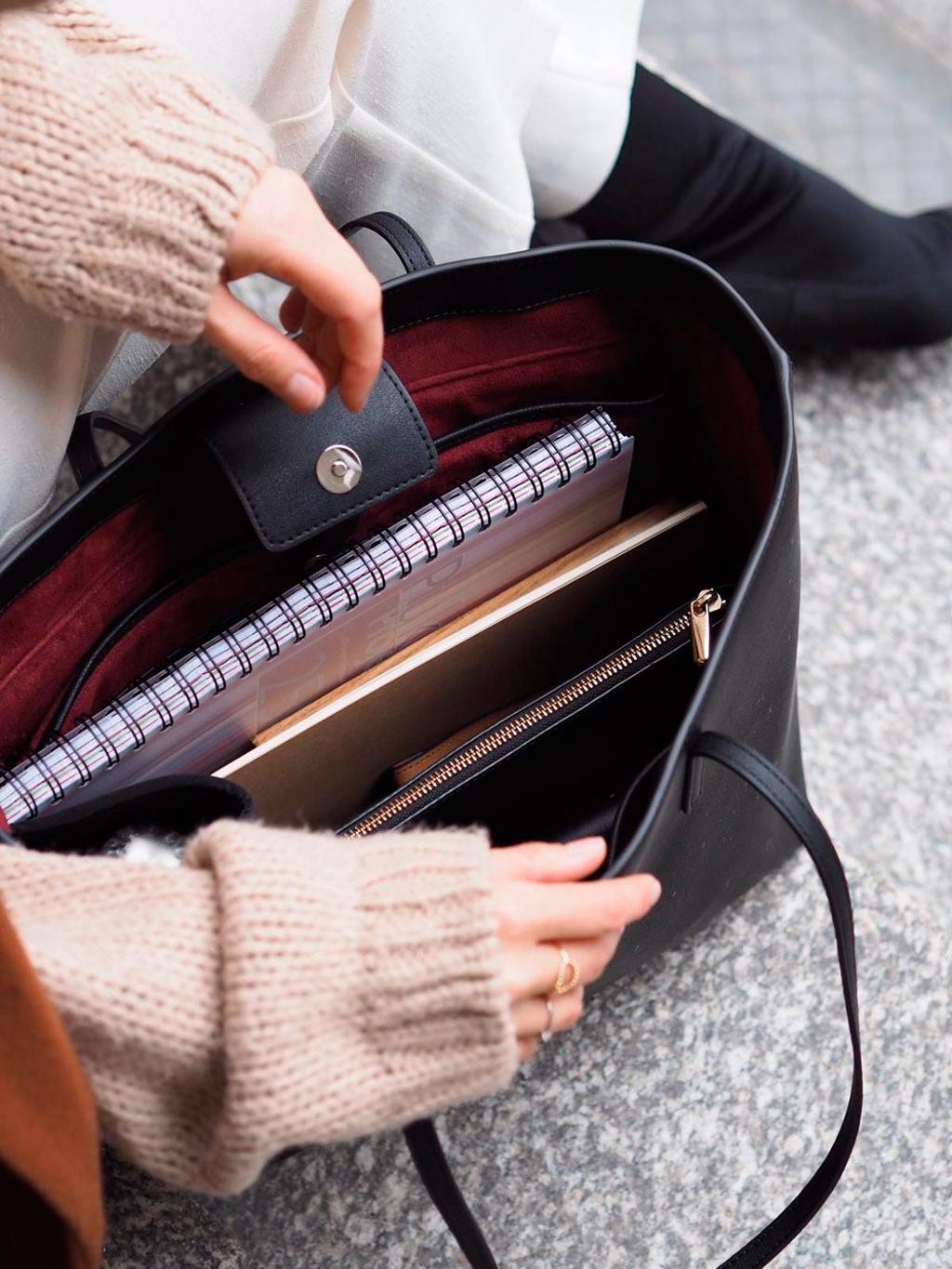 Bolso shopper con cuadernos