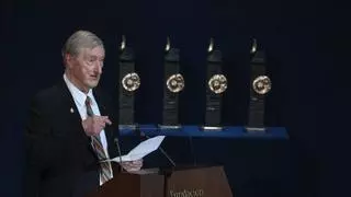 Barnes sienta a Cervantes, Shakespeare y Velázquez en una misma mesa para cuestionar el progreso del arte