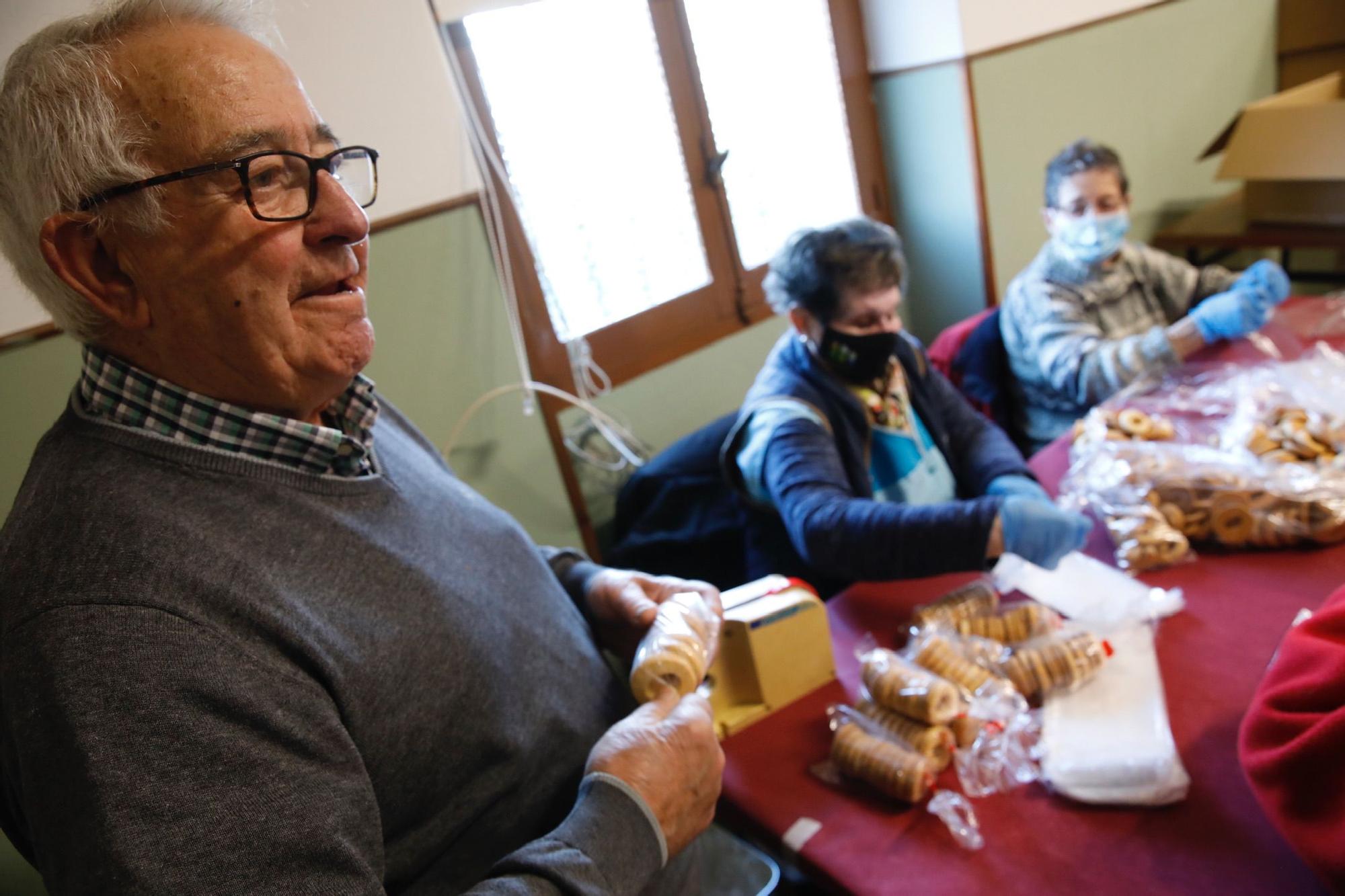 En imágenes: Jove se llena de rosquillos para celebrar San Blas