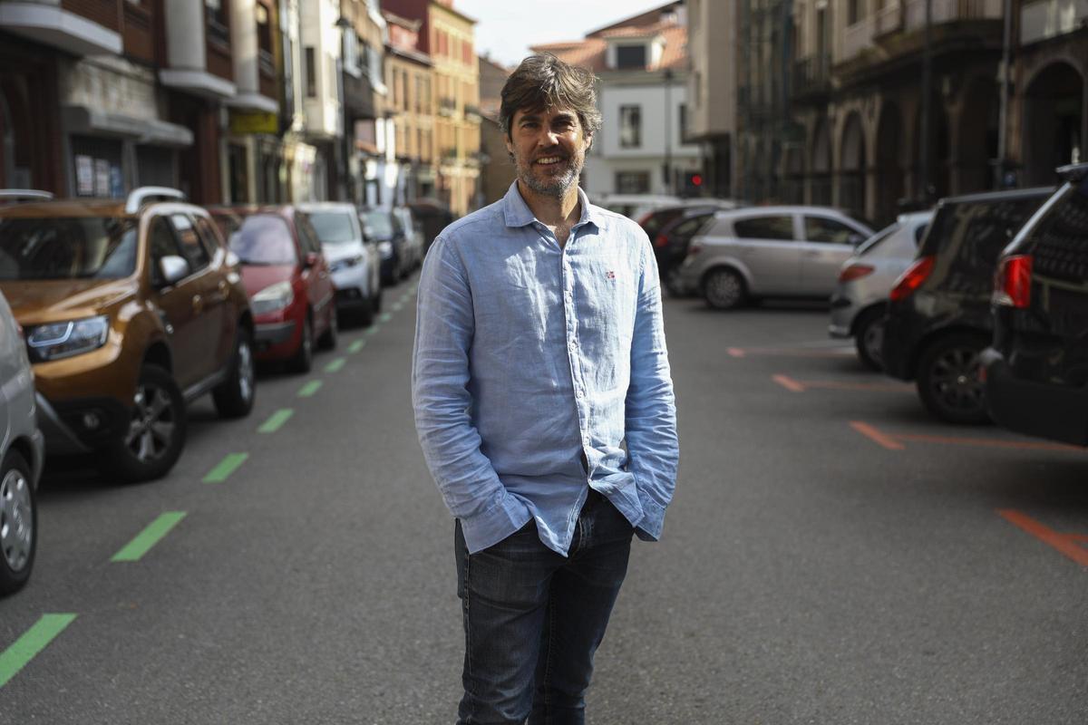 Alejandro Arestegui, en la avenida de Portugal, en Avilés