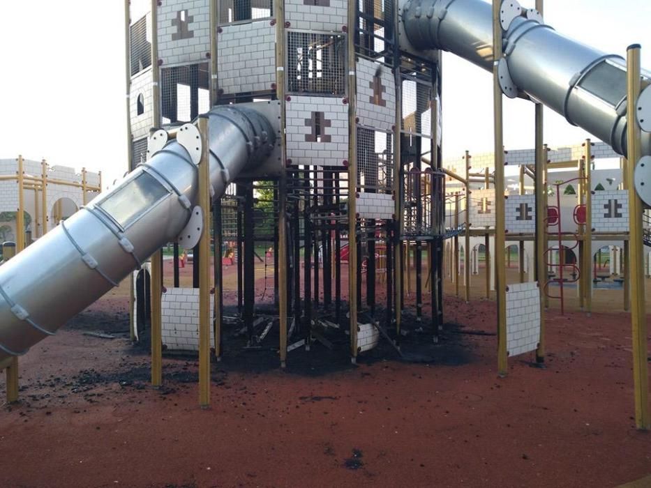 Queman de madrugada el castillo infantil del parque de sa Riera de Palma