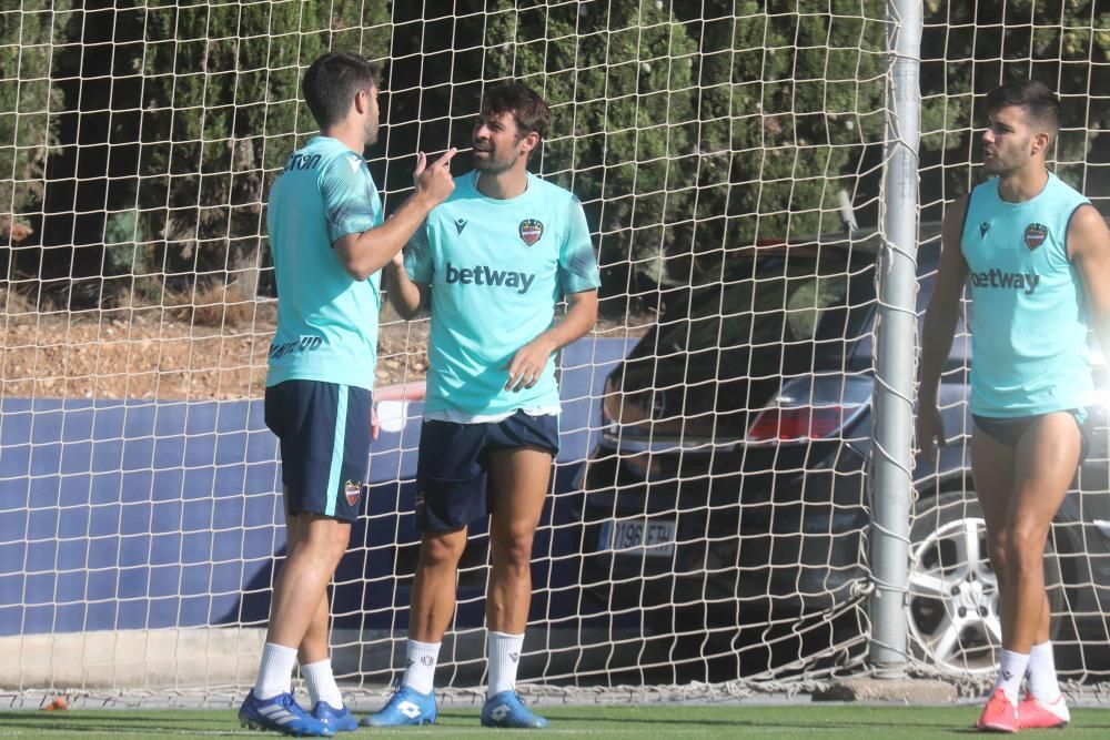 El Levante abre el entrenamiento a los medios