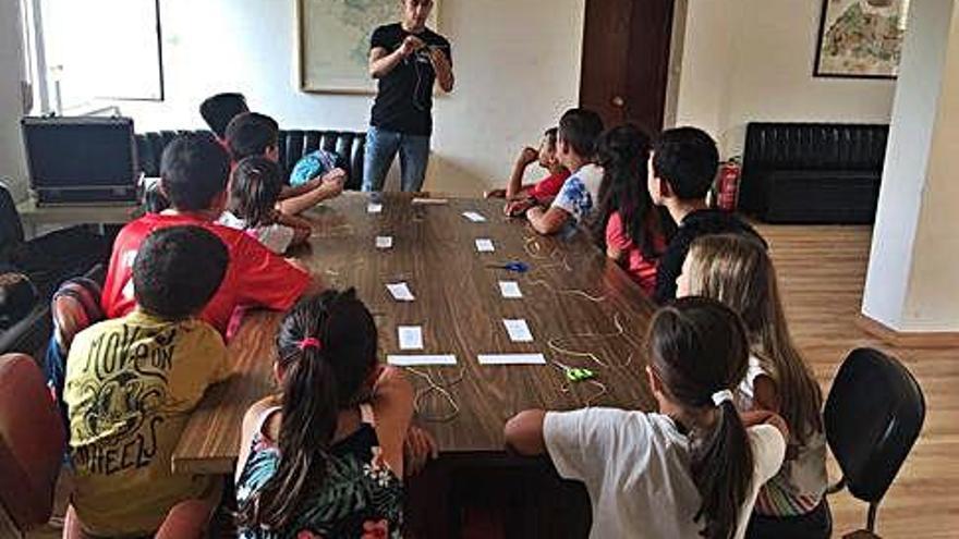 Pedralba clausura el curso infantil de &quot;Magos&quot;