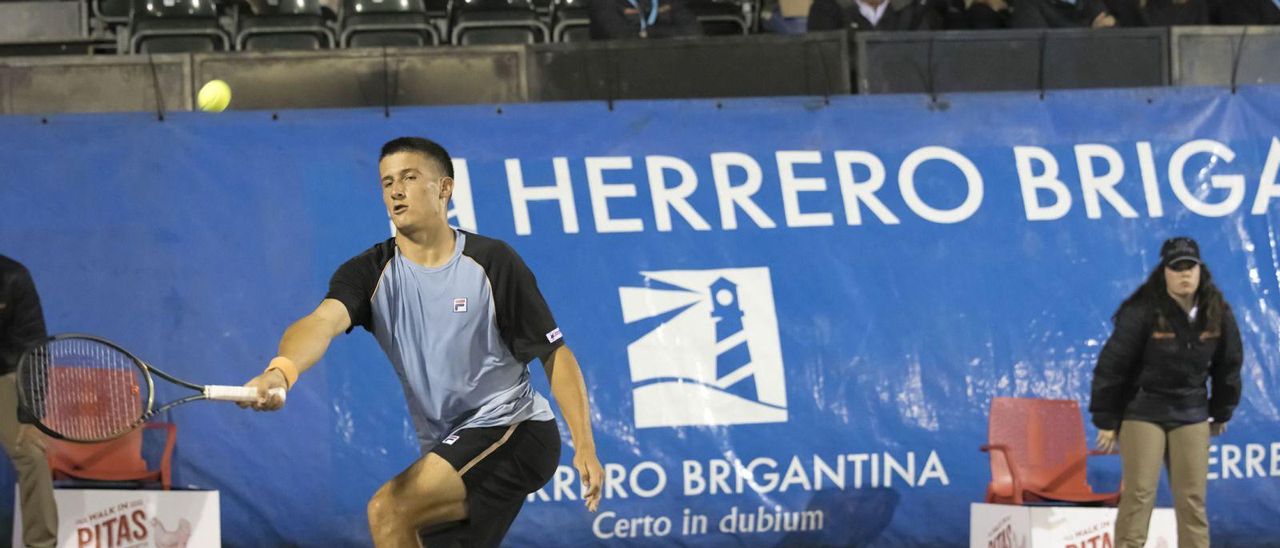 Miguel Avendaño durante el partido contra Tommy Robredo.