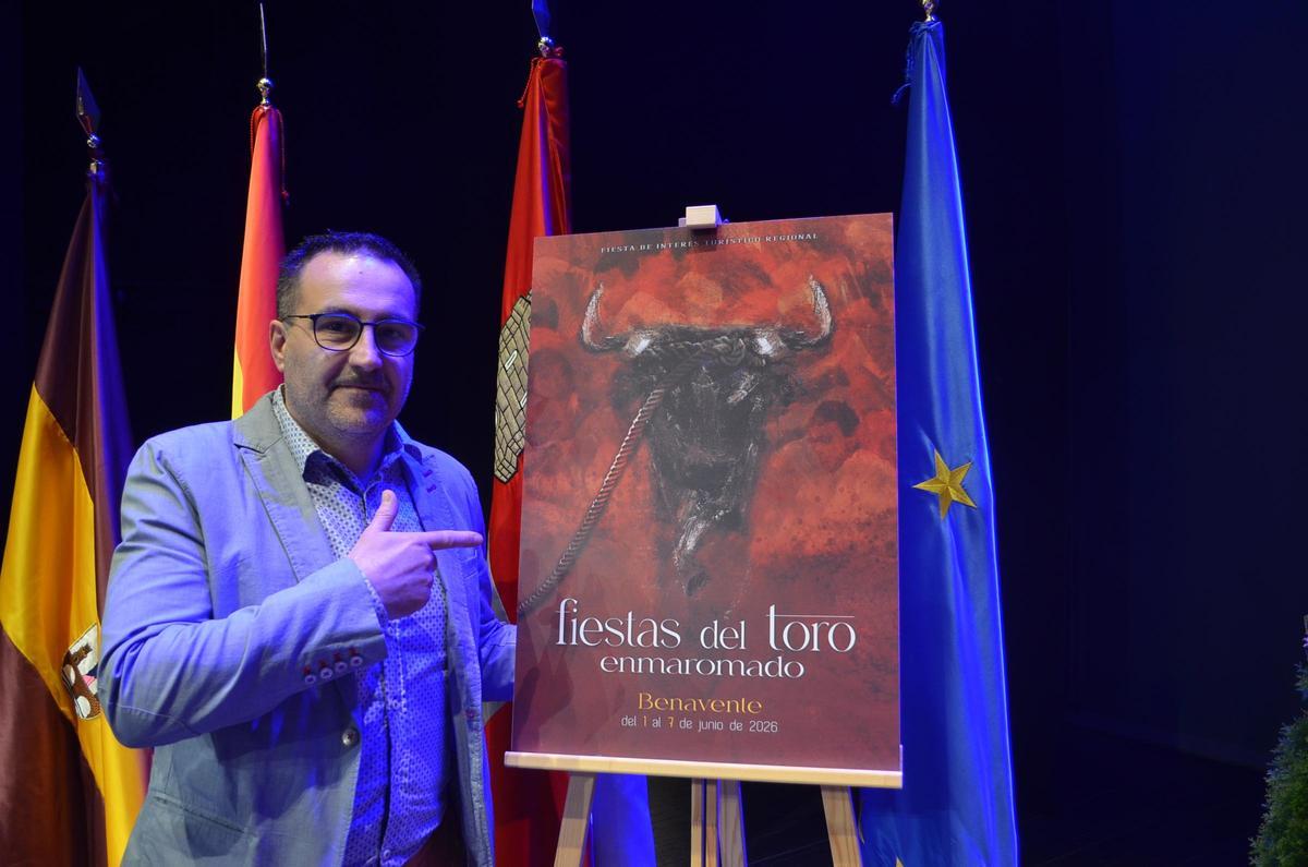 Cartel del Toro Enmaromado de Benavente con el autor, Miguel Ángel García.