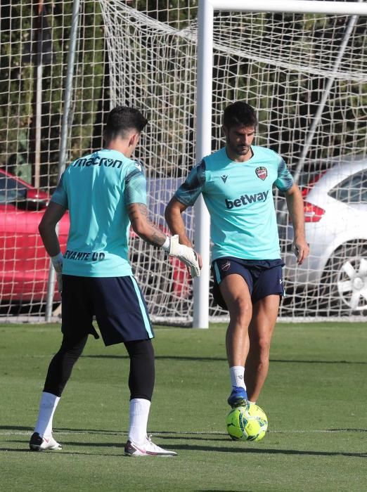 El Levante abre el entrenamiento a los medios