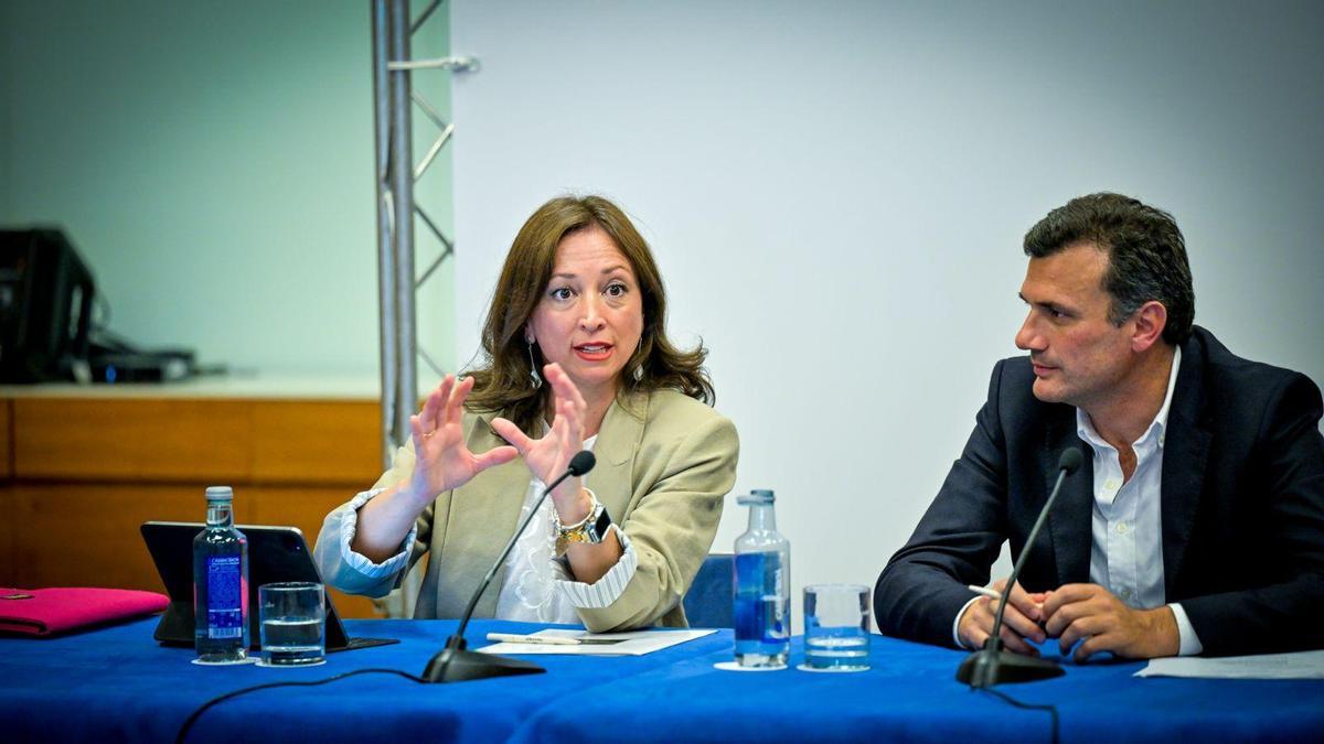 Los presidentes del PP en Málaga y Cádiz, Patricia Navarro y Bruno García, este lunes.