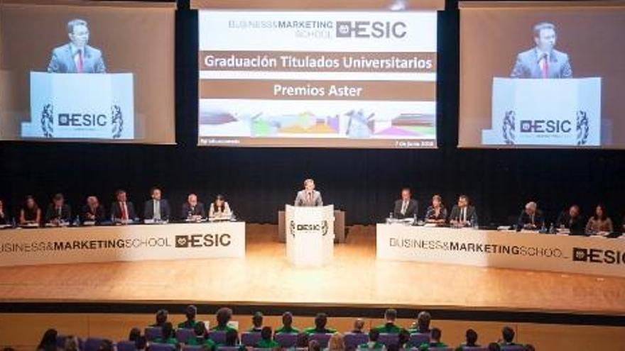 ESIC Valencia celebra la graduación de los alumnos de Grado de la promoción 2016