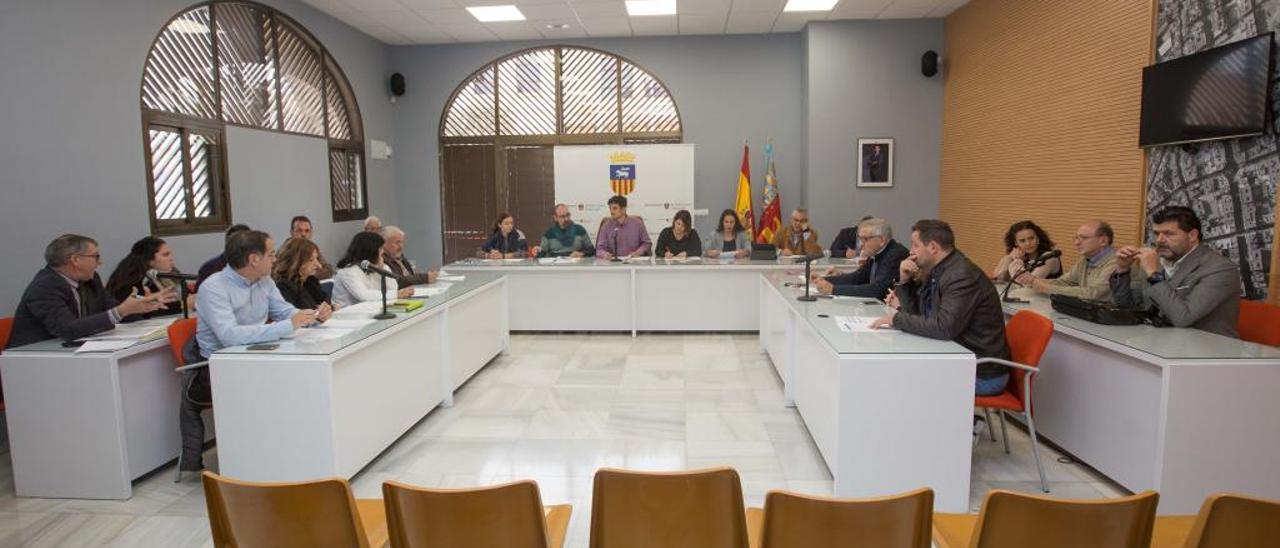 La conciliación familiar enzarza a PSOE y EU en Sant Joan