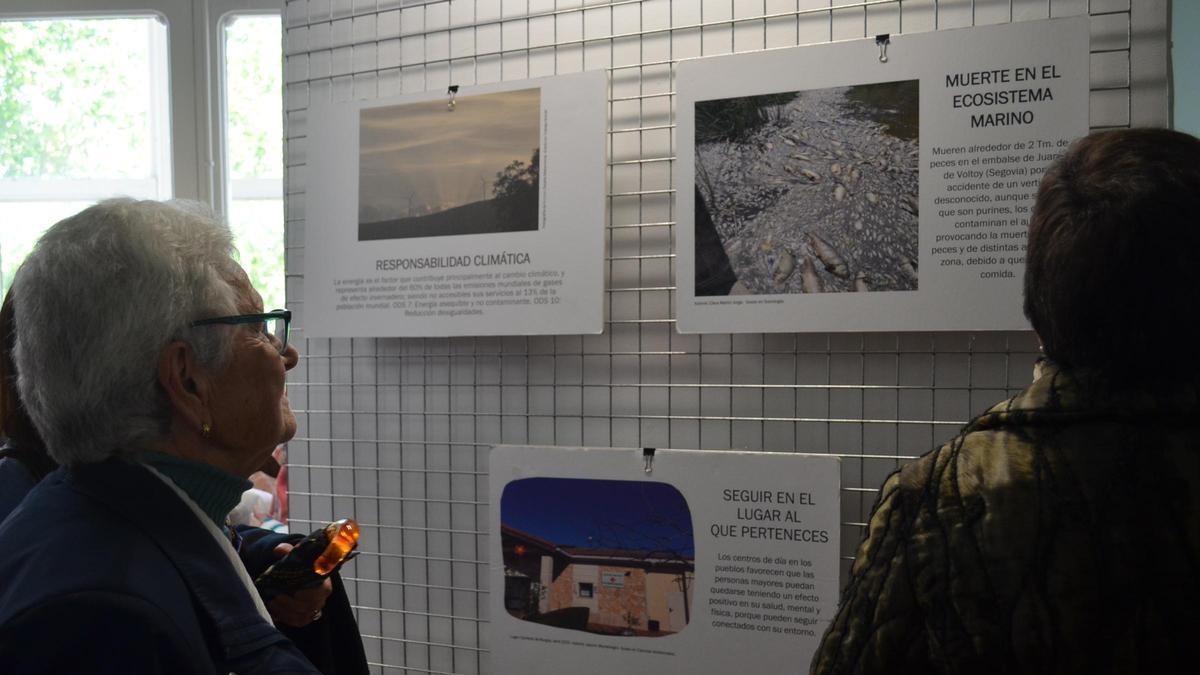 Inauguración de la exposición "El aula en la calle y la calle en el aula" en Benavente.