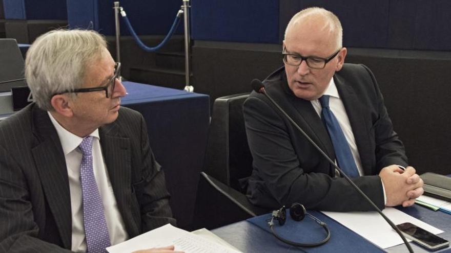 El president de la Comissió Europea, Jean-Claude Juncker, amb el vicepresident Frans Timmerm