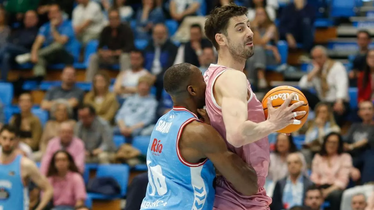 Un magistral Ante Tomic impulsa a la Penya en Lugo
