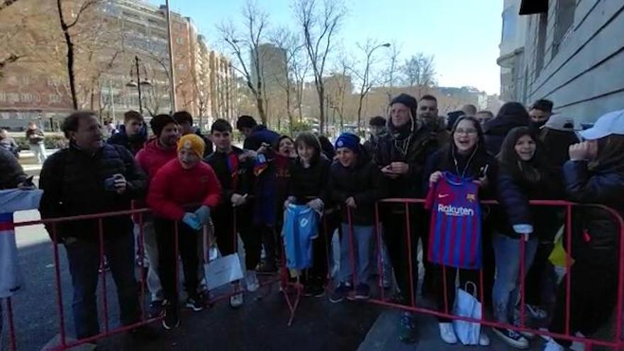 ¡La afición del Barça ya espera a los jugadores en Madrid!