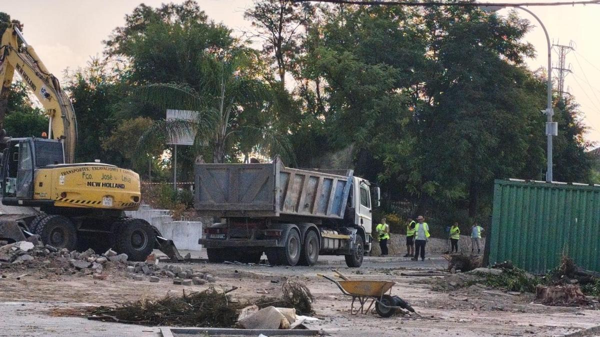 Trabajos para reordenar el acceso al nuevo centro de salud de Bujalance.