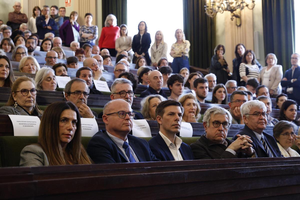 Primer acto oficial de Juan Luis Gandía y su equipo rectoral en al UV