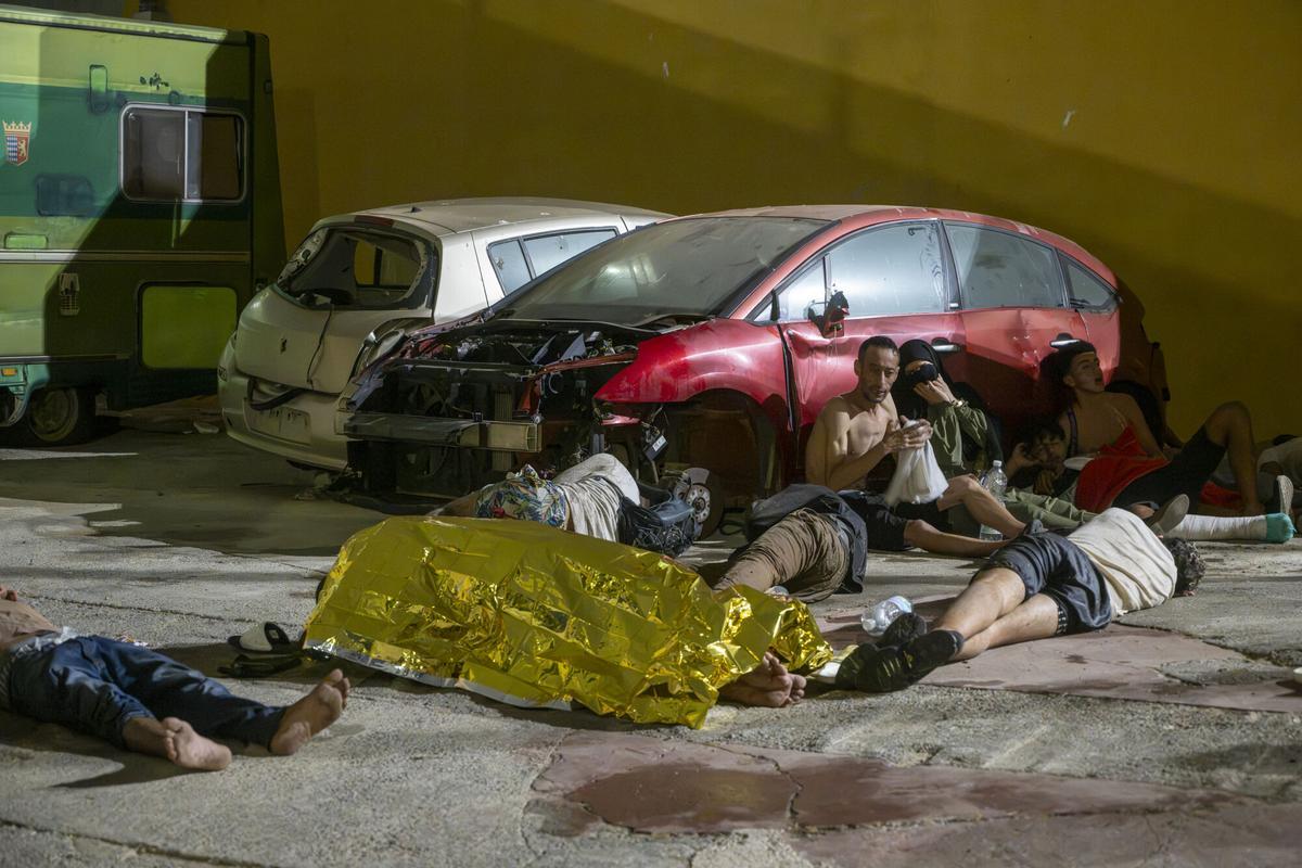 Las imágenes de Ceuta un día después de la gran crisis en la frontera