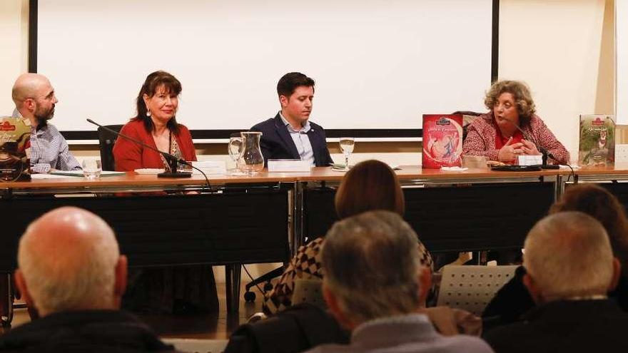 Por la izquierda, Víctor Raúl Pintado, Esther García, Eloy Méndez y Julia Urdiales, ayer, en el Club LA NUEVA ESPAÑA de Avilés.