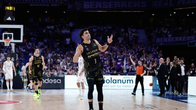 La Laguna Tenerife se repone a todas las adversidades y da la sorpresa tumbando al Real Madrid con un triple de Jaime Fernández (97-98)