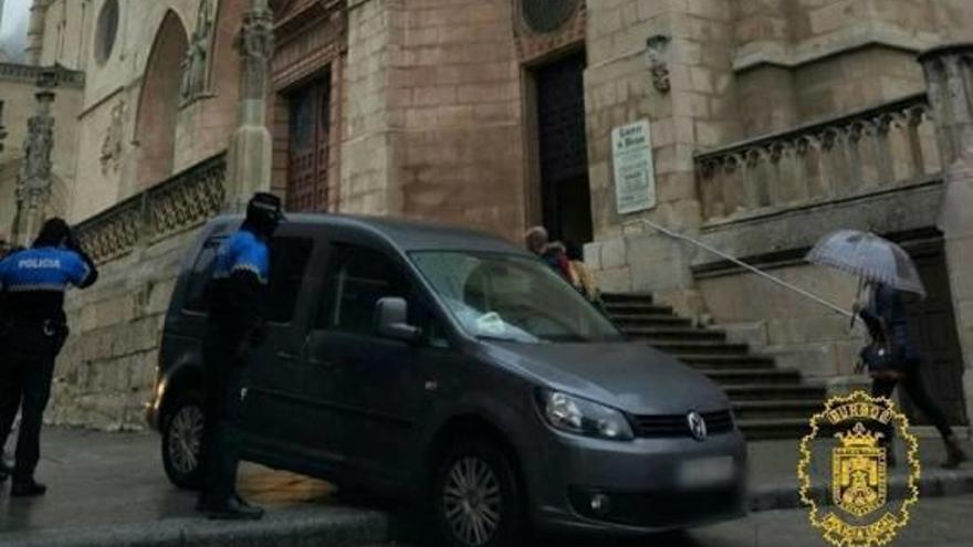 Burgos Baixa en cotxe les escales de la Catedral