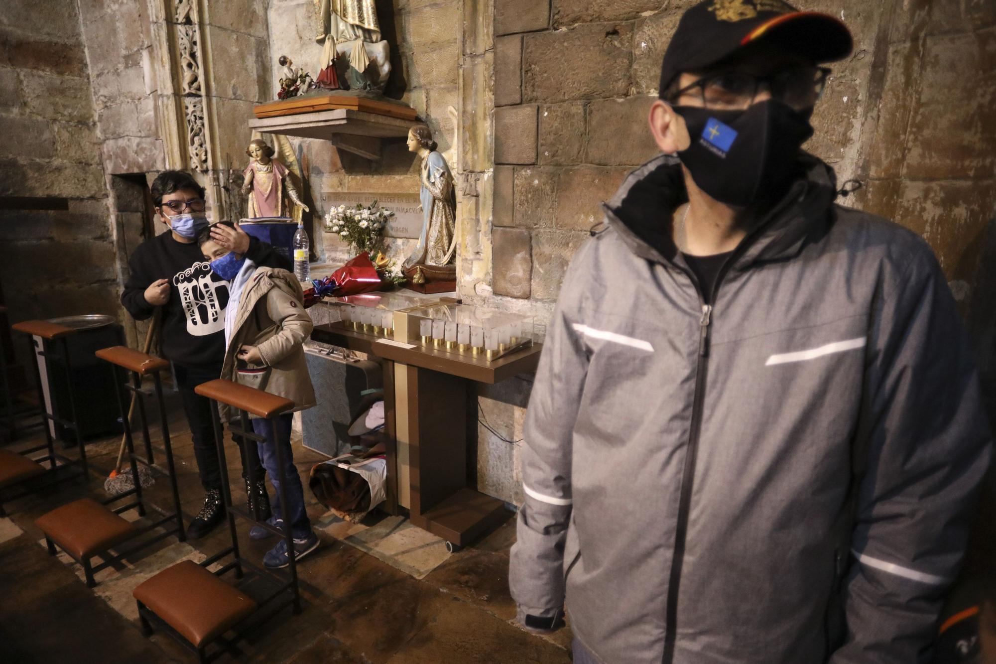 Los hosteleros abandonan su encierro en la iglesia de San Antonio de Padua