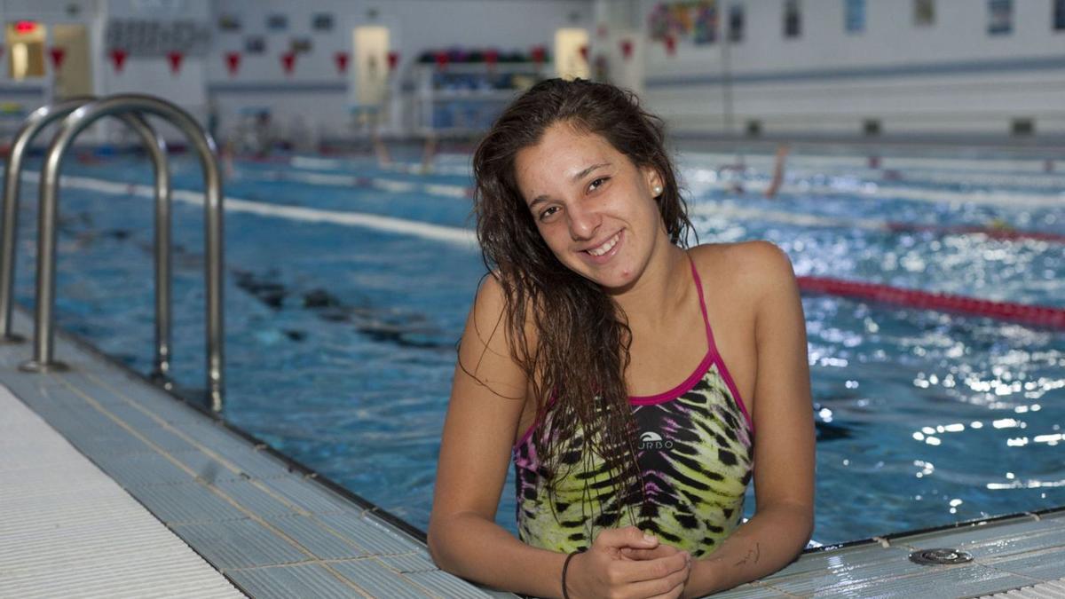 María de Valdés, en la piscina del Liceo. |  // CASTELEIRO/ROLLER AGENCIA