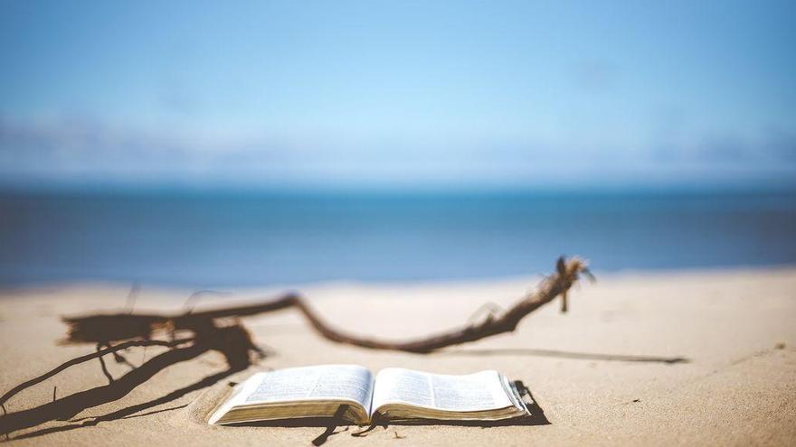 Cuéntanos qué libro estás leyendo este verano y compartiremos tu recomendación