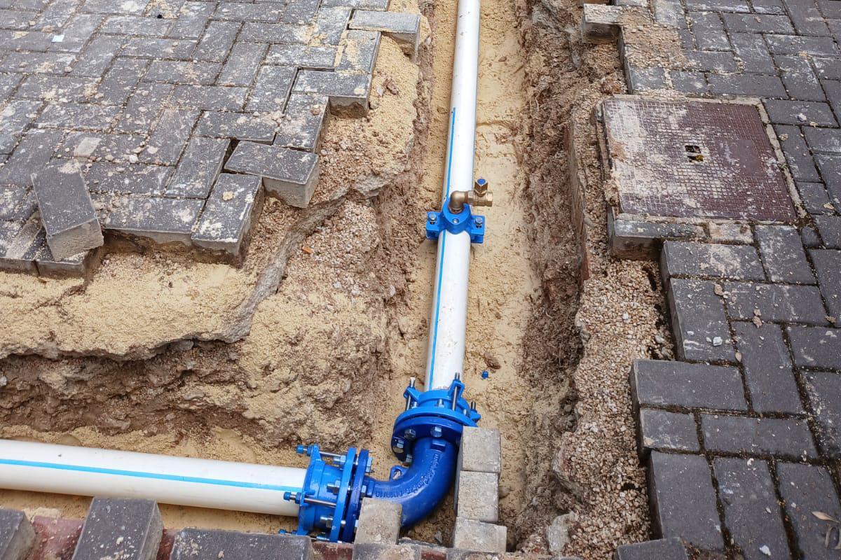 Obras en la red de agua potable de Guadasséquies.