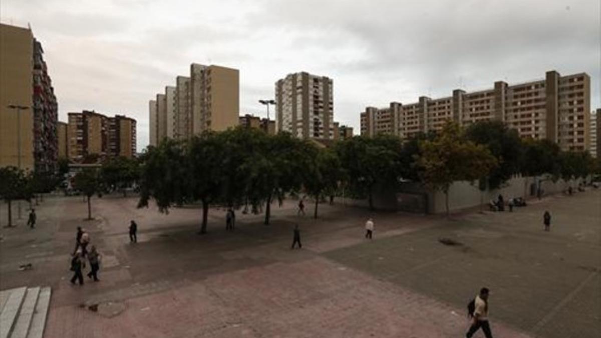 MUCHO espacio. Pese a su aparente aspecto de colmena, Bellvitge cuenta con amplias zonas verdes y parques. Cada bloque está situado a 40 metros de distancia del otro.