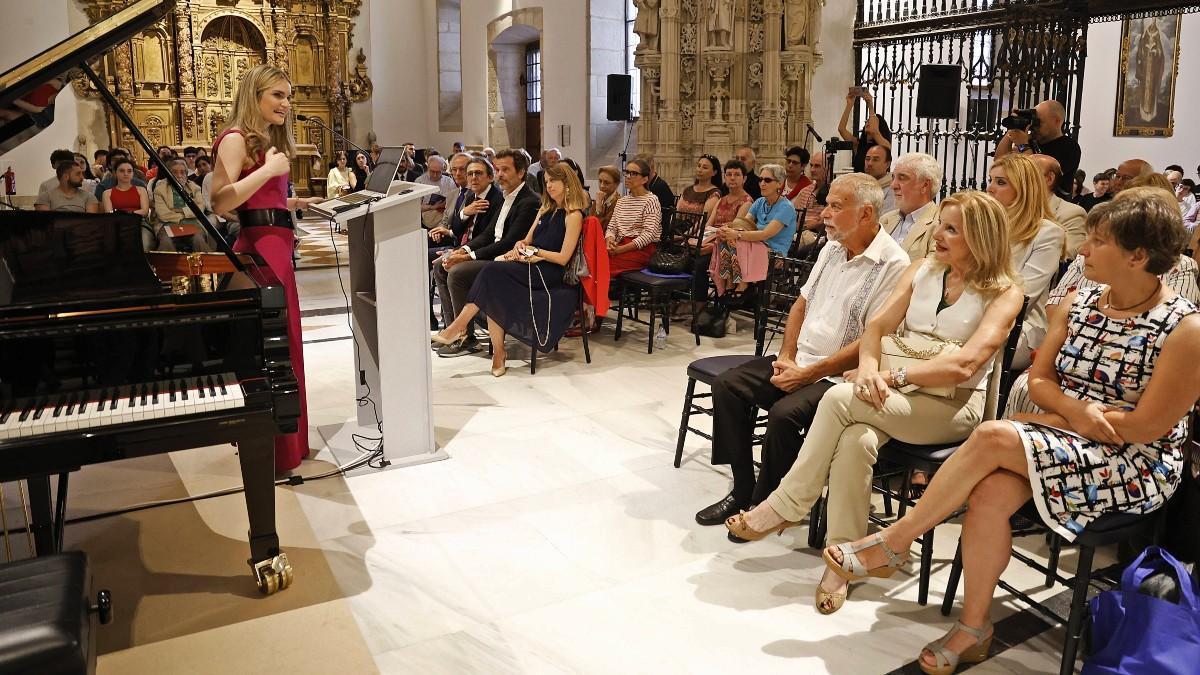 Isabel Dobarro durante su charla en Compostela Música.