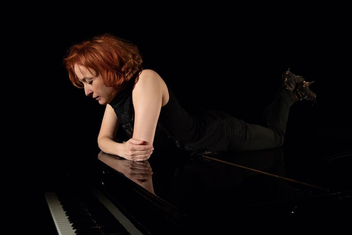 Sandra Landini es la primera artista en actuar