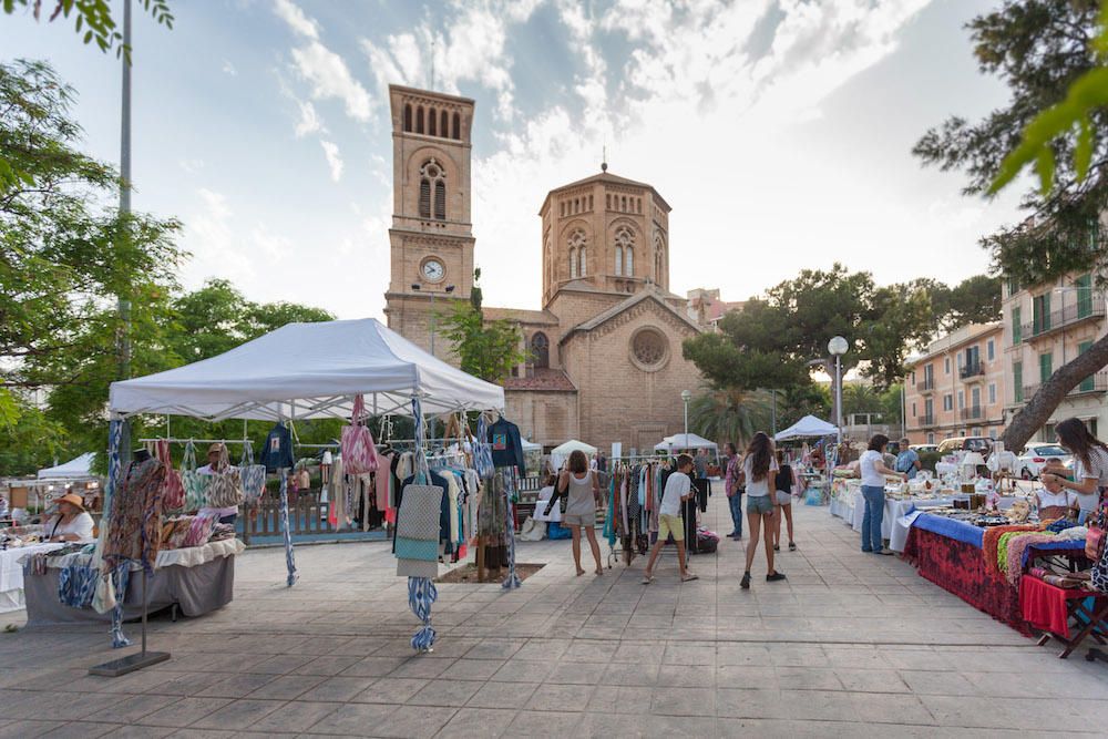 Estreno del horario nocturno del mercadilo de Sant Magí