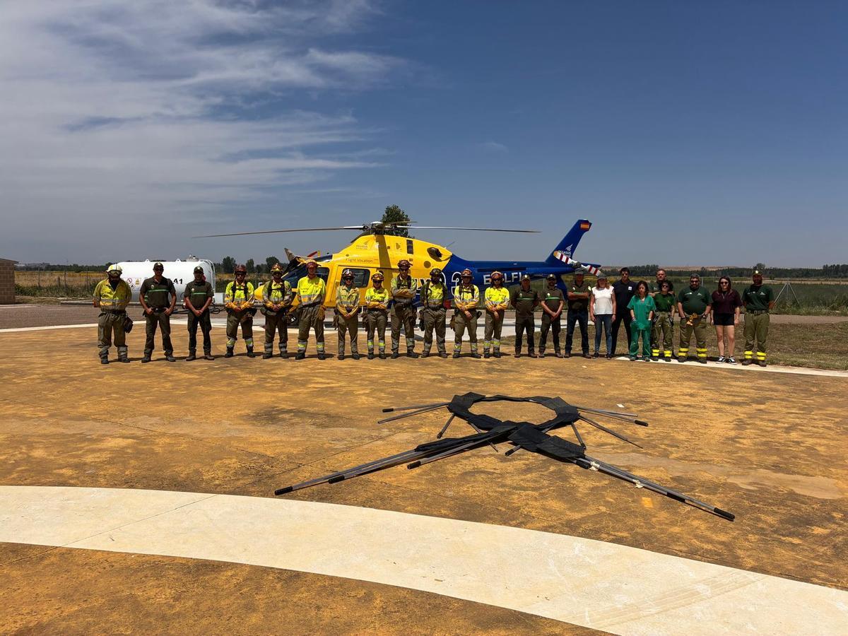 Minuto de silencio en la base helitransportada de Villaralbo por el fallecimiento de Rosa Ana Ríos Muriel.