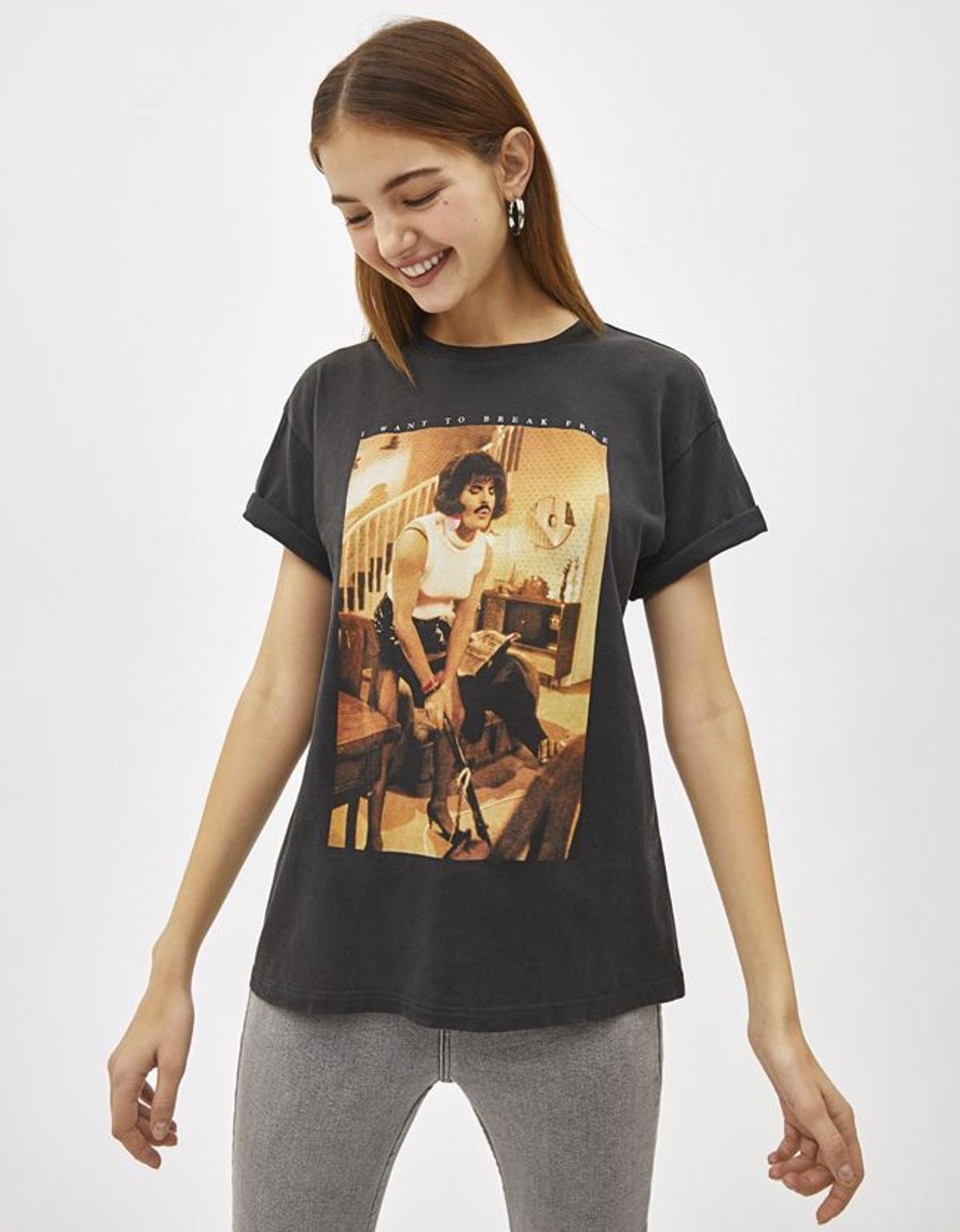 Camiseta negra de Freddie Mercury de Bershka