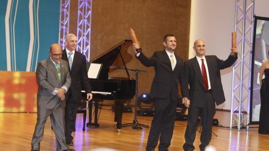 Álex y Andrés Torrubia recogen el premio