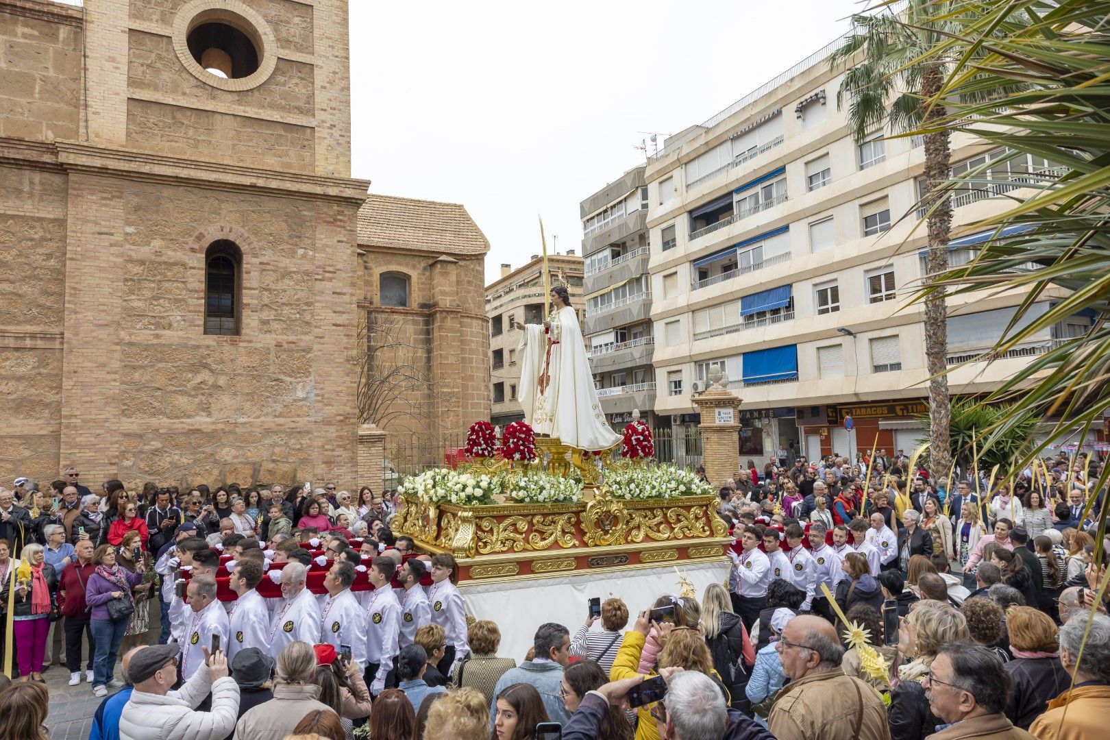 Bendición y procesión de Las Palmas en Torrevieja de Domingo de Ramos en la Semana Santa 2024