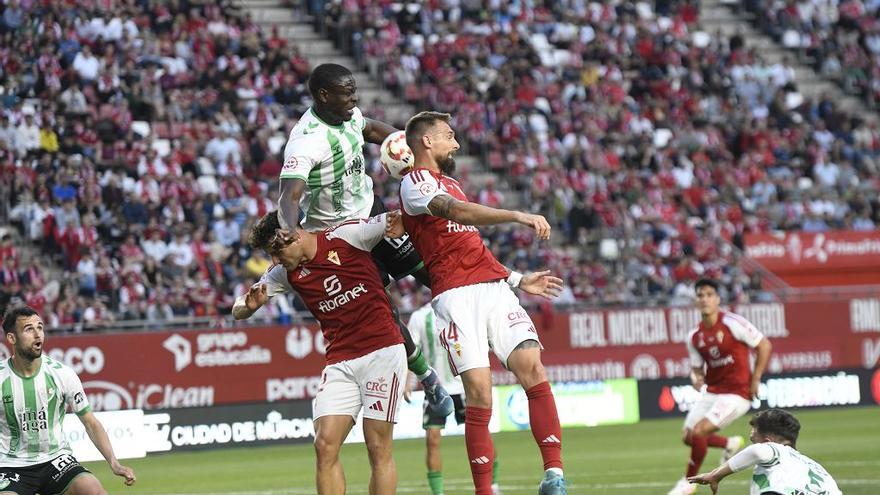 Las mejores imágenes del partido entre el Real Murcia y el Antequera