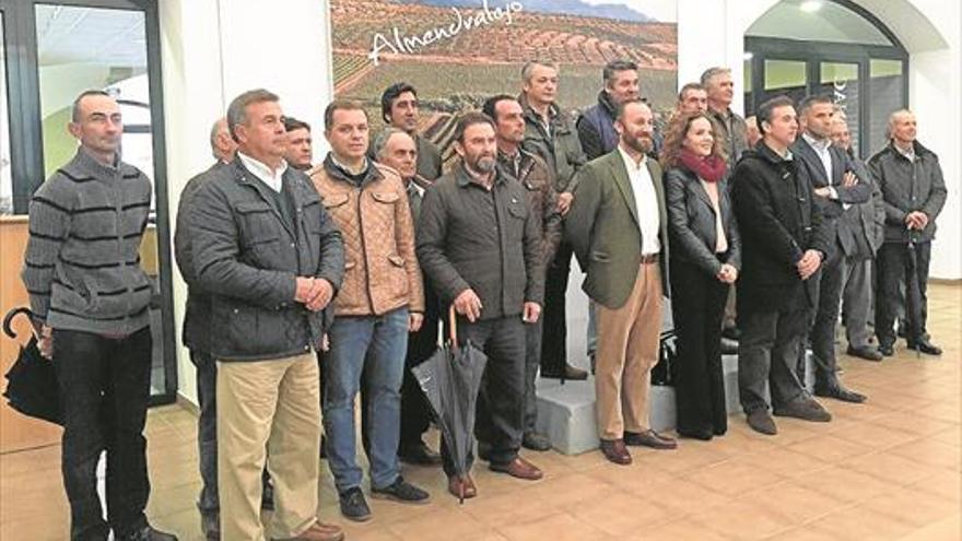 La ciudad de Almendralejo recoge firmas contra la posible limitación