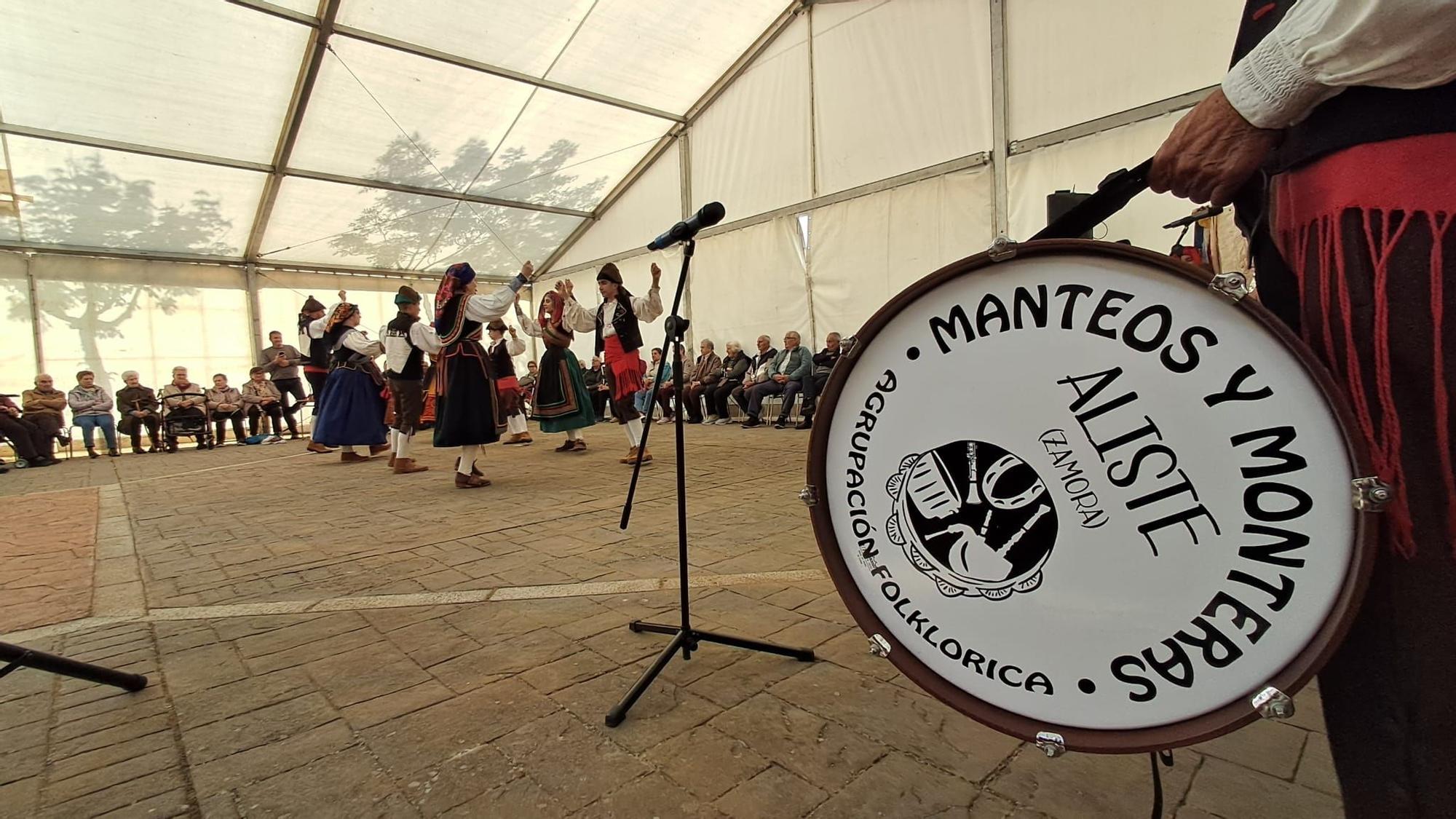 GALERÍA | Villafáfila despide las fiestas de San Isidro con un taller de papiroflexia