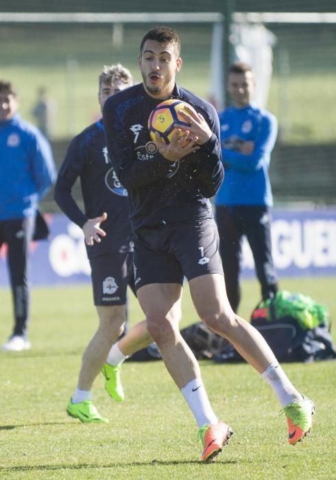 Penúltima sesión de entrenamiento en Abegondo antes de recibir al Alavés en Riazor con acciones a balón parado, calentamiento, rondos...