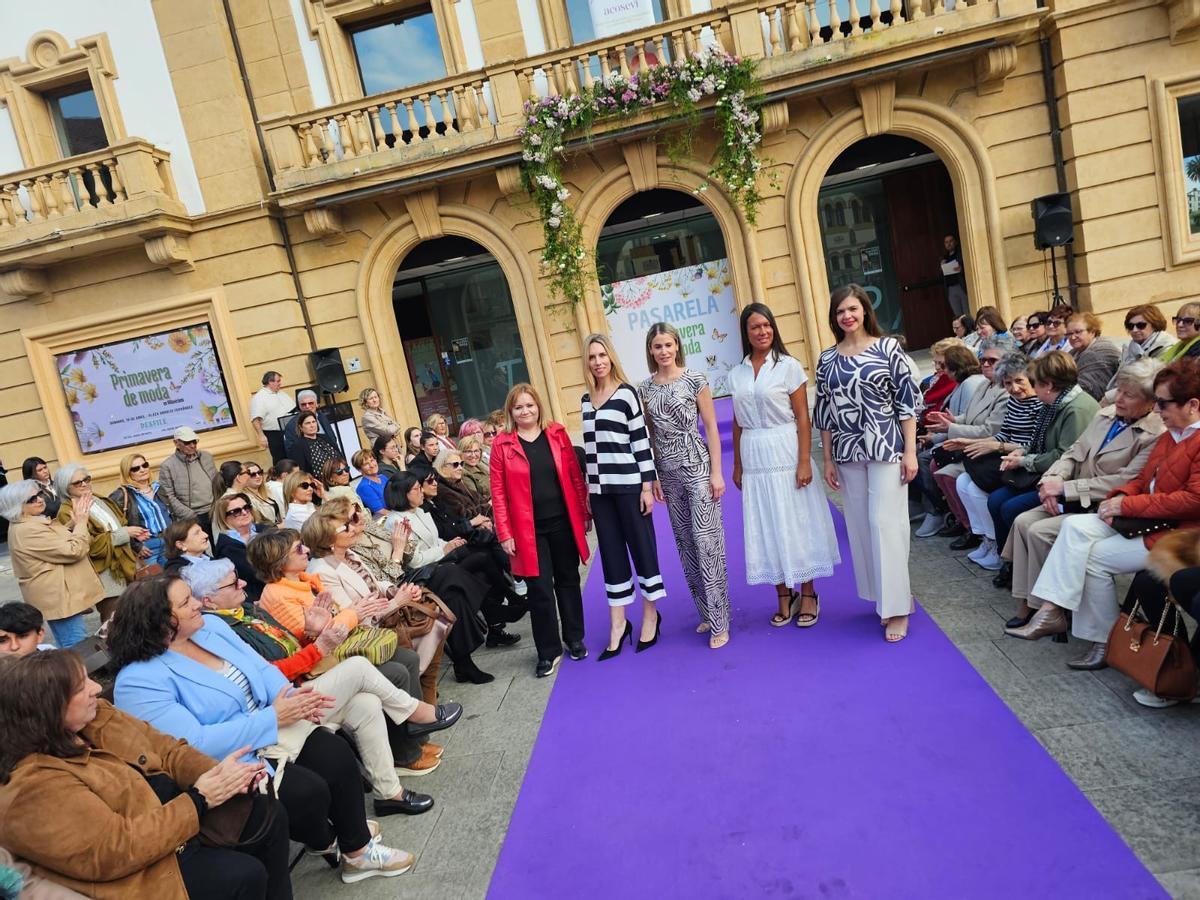 El desfile de moda de Villaviciosa, en imágenes El desfile de moda de Villaviciosa, en imágenes