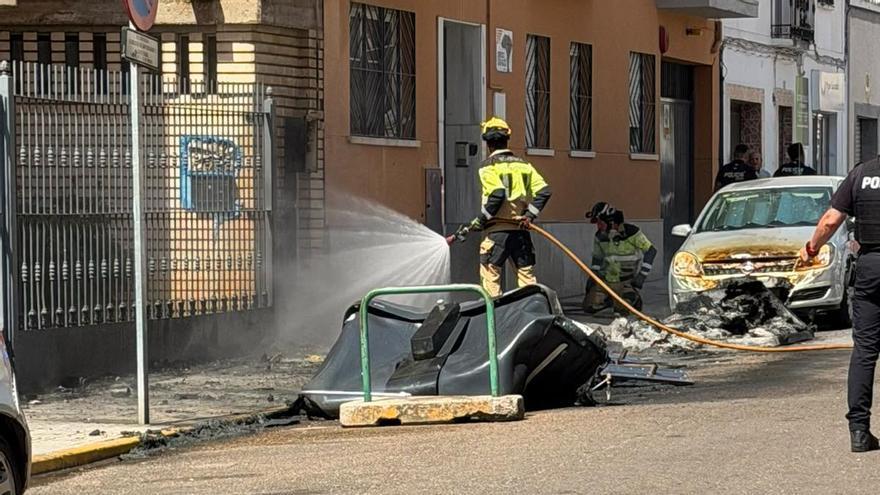 Dos incendios simultáneos afectan a Badajoz