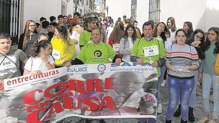 Marcha solidaria en Bujalance por la educación de niñas del Tercer Mundo