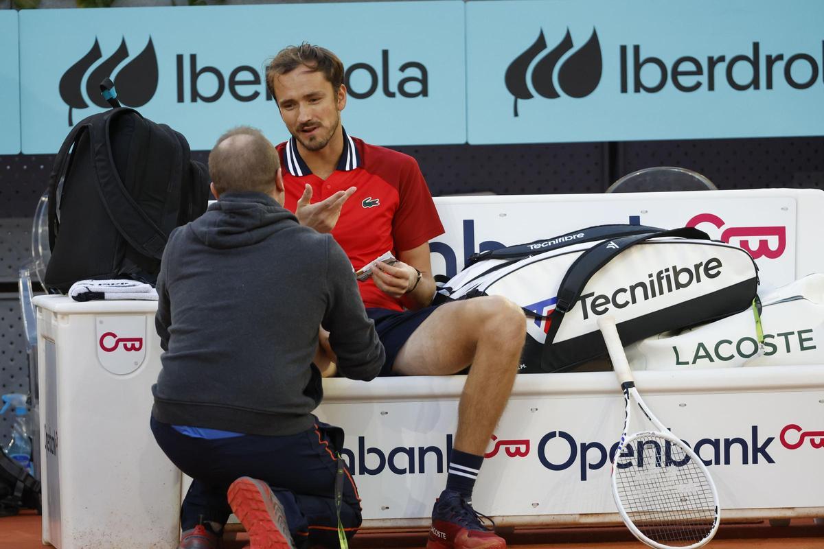 Daniil Medvédev se lesiona en los cuartos de final del Mutua Madrid Open.