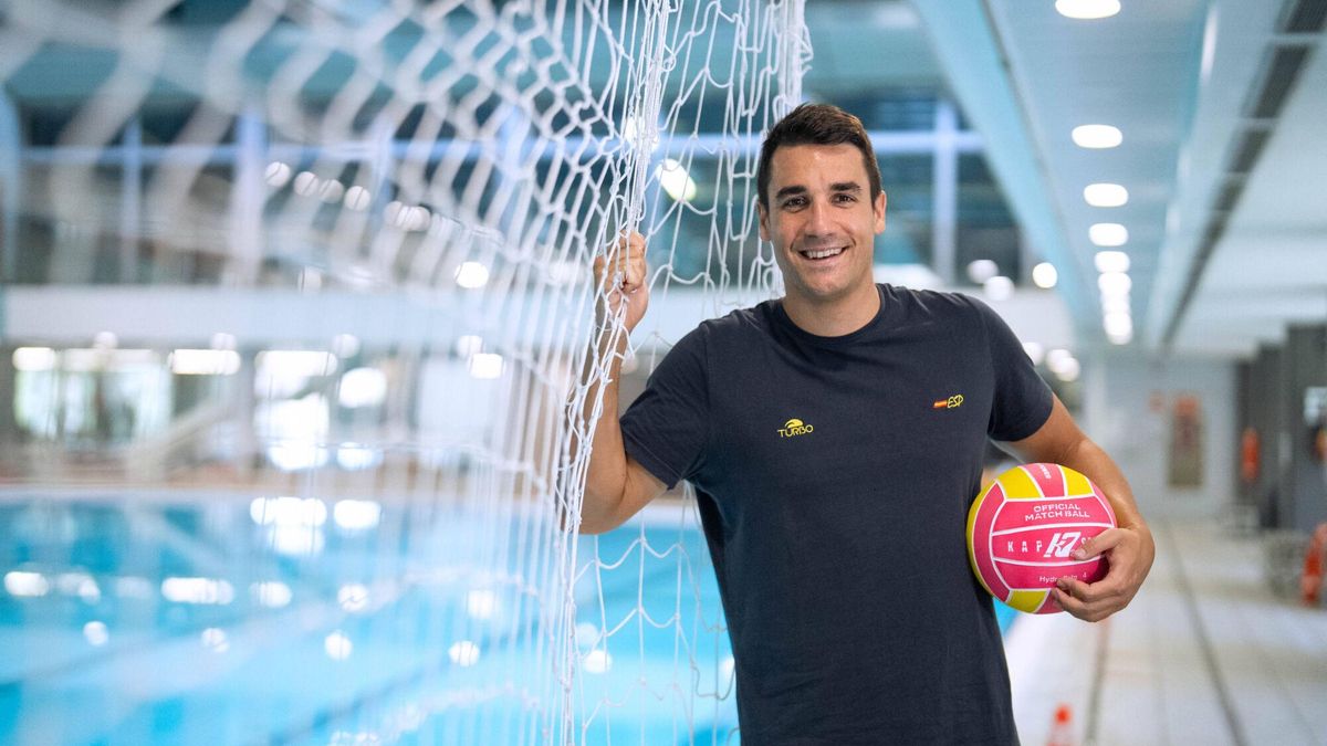 Edu Lorrio, portero de la selección española de waterpolo, en las piscinas del CAR de Sant Cugat
