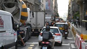 Barcelona esquiva els embussos monumentals en la tornada en massa a les escoles