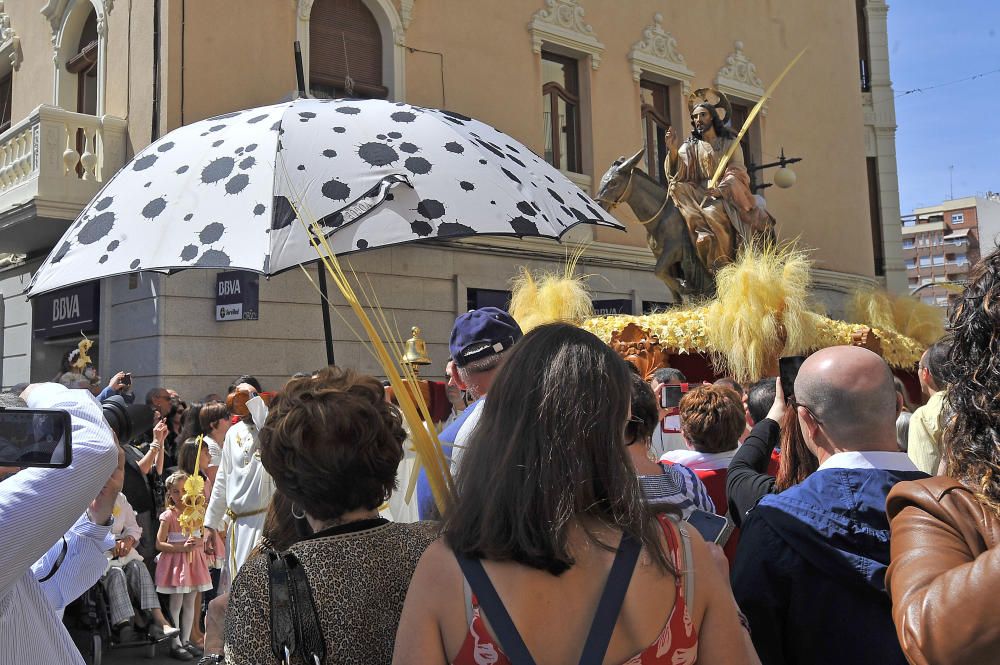 El calor es el gran protagonista en la procesión del Domingo de Ramos en Elche