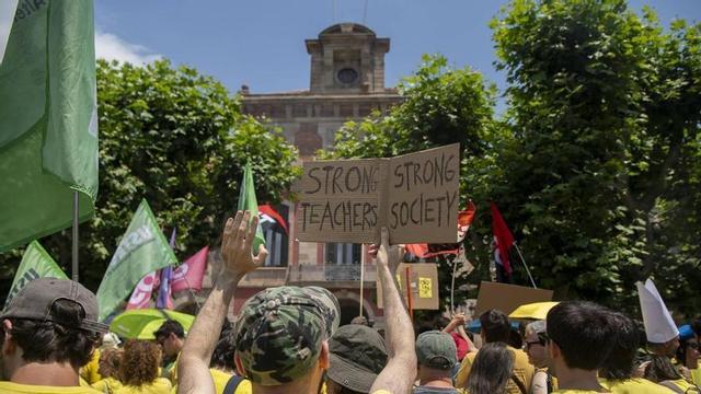 Protesta docent davant el Parlament el mes de juny passat.