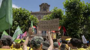 Protesta docente frente al Parlament el pasado mes de junio.